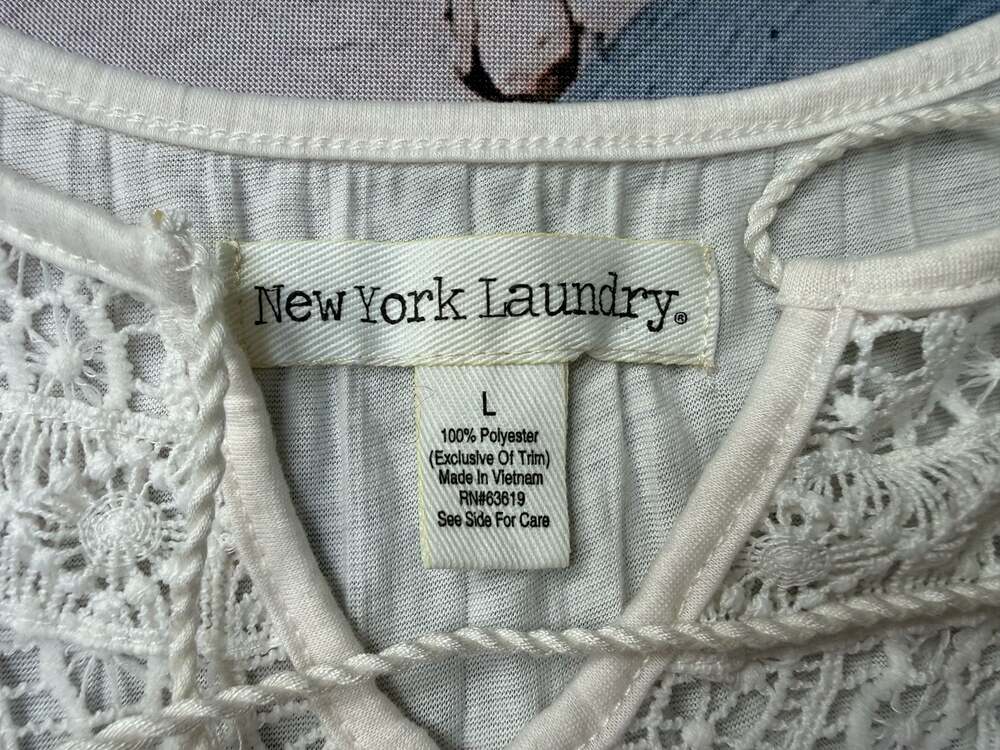 New York Laundry Ivory White Sleeveless Crochet Lace Trim V-Neck Tassel Blouse S